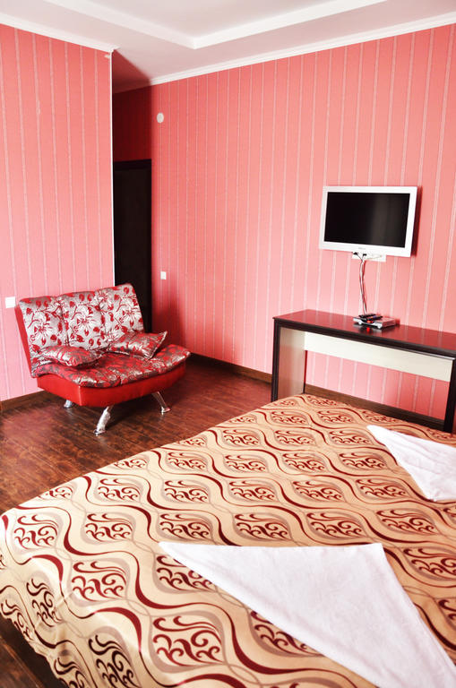 Voyage Hotel Bishkek Habitación foto