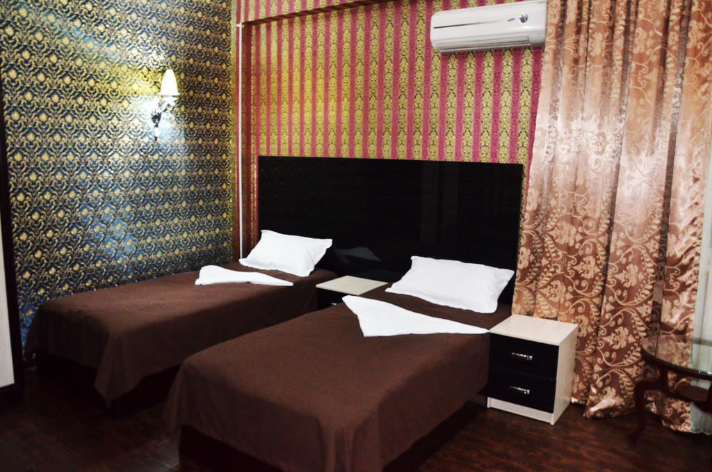 Voyage Hotel Bishkek Habitación foto
