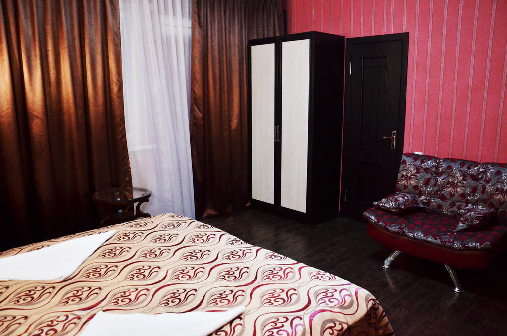 Voyage Hotel Bishkek Habitación foto