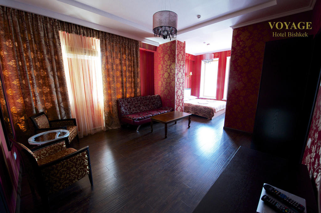 Voyage Hotel Bishkek Habitación foto