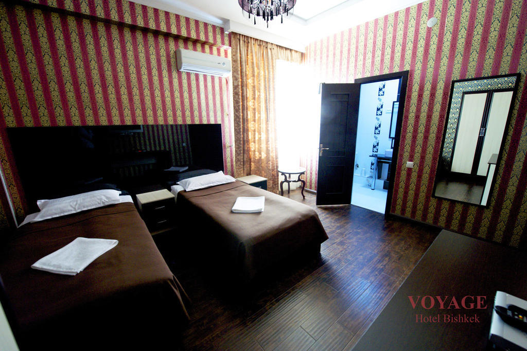 Voyage Hotel Bishkek Habitación foto