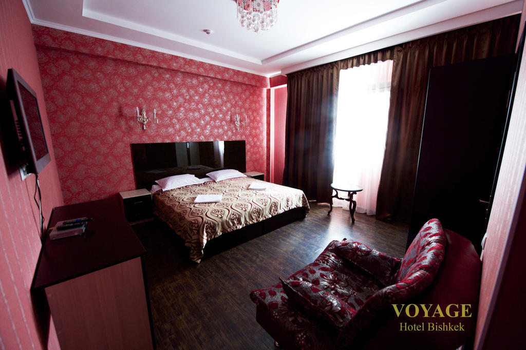 Voyage Hotel Bishkek Habitación foto
