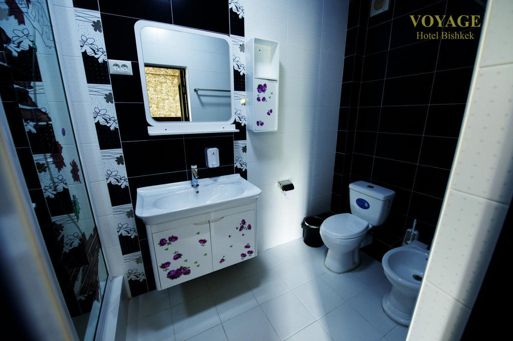 Voyage Hotel Bishkek Exterior foto