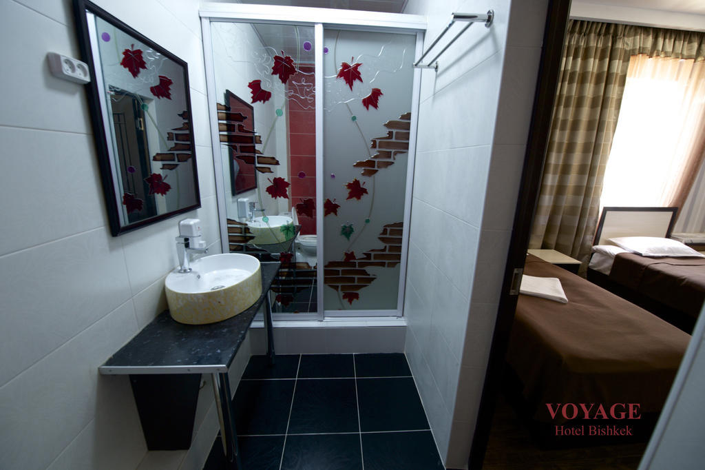 Voyage Hotel Bishkek Habitación foto