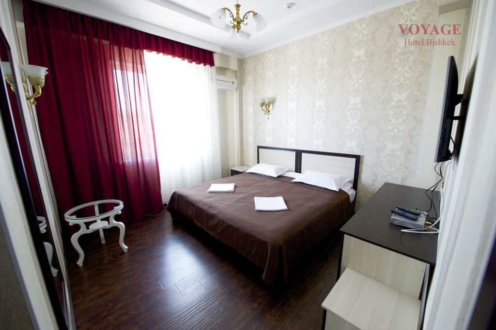Voyage Hotel Bishkek Habitación foto
