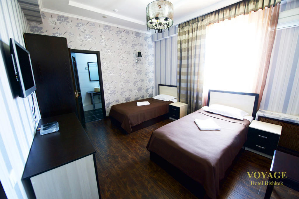 Voyage Hotel Bishkek Habitación foto
