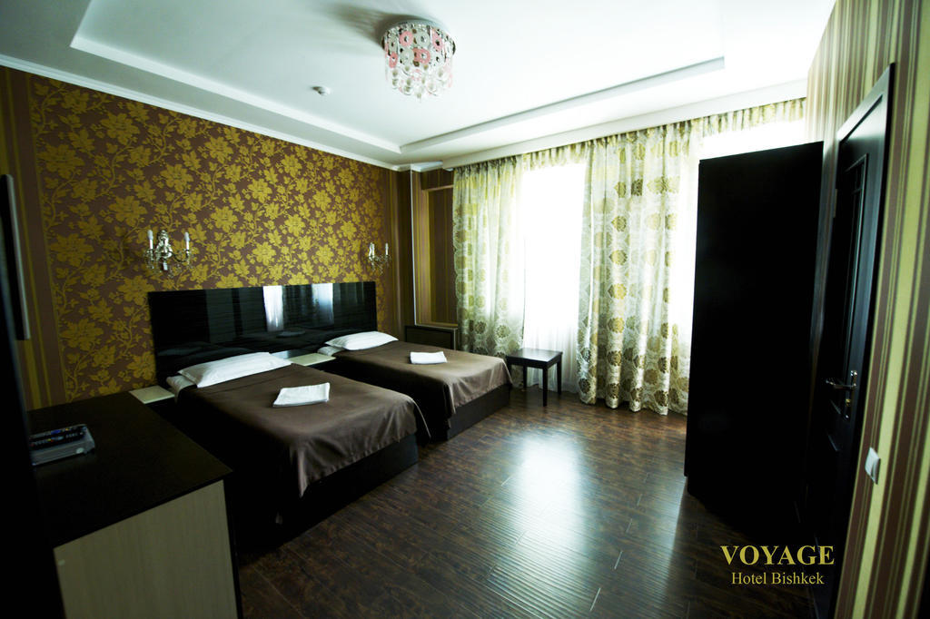 Voyage Hotel Bishkek Habitación foto