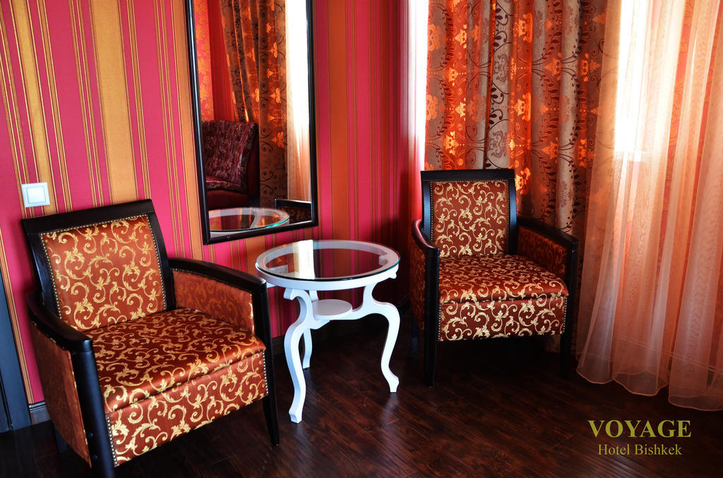 Voyage Hotel Bishkek Habitación foto