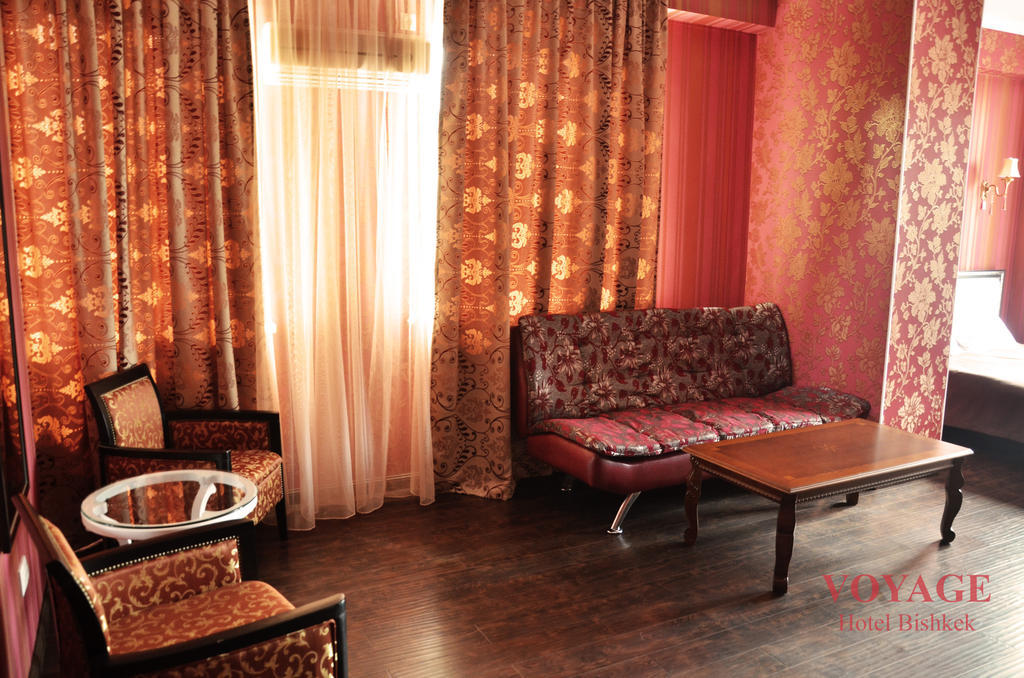 Voyage Hotel Bishkek Habitación foto