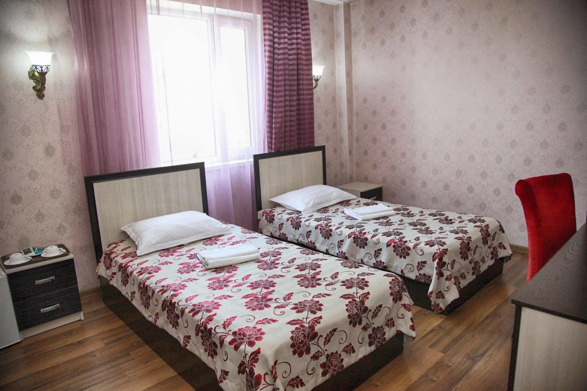Voyage Hotel Bishkek Exterior foto